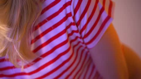Snapshot of wendy_amber chatting on 12-24-24, 06:17 Daisy    online show from 12-24-24, 06:17