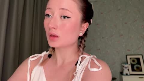 Snapshot of wendy_amber chatting on 10-28-25, 05:04 Daisy online show from 10-28-25, 05:04