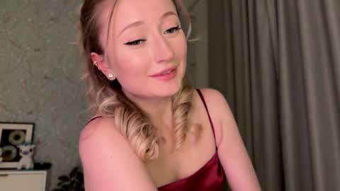 Snapshot of wendy_amber chatting on 11-02-25, 05:04 Daisy online show from 11-02-25, 05:04