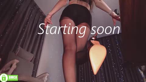 Snapshot of wendyemily chatting on 10-20-25, 04:02 wendyemily online show from 10-20-25, 04:02