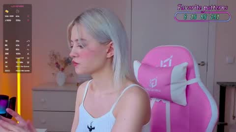 Snapshot of wendylovelylovew chatting on 05-25-26, 05:13 Wendy online show from 05-25-26, 05:13