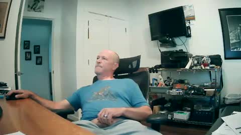 Snapshot of weseeyouwatching chatting on 09-17-25, 05:03 weseeyouwatching online show from 09-17-25, 05:03