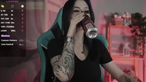 Snapshot of wesleegray chatting on 10-25-25, 01:24 little girl who is always rightLisa online show from 10-25-25, 01:24