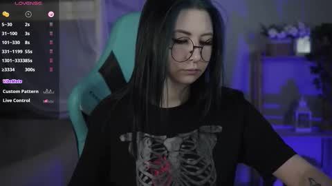 Snapshot of wesleegray chatting on 10-29-25, 02:03 little girl who is always rightLisa online show from 10-29-25, 02:03