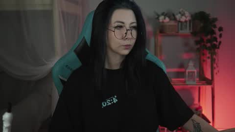 Snapshot of wesleegray chatting on 11-11-25, 01:16 little girl who is always rightLisa online show from 11-11-25, 01:16