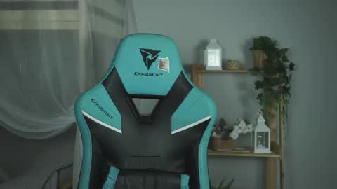 Snapshot of wesleegray chatting on 11-18-25, 01:11 little girl who is always rightLisa online show from 11-18-25, 01:11