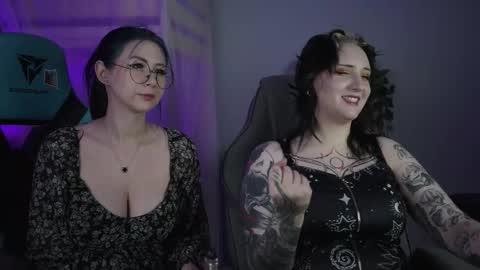 Snapshot of wesleegray chatting on 11-22-25, 01:26 little girl who is always rightLisa online show from 11-22-25, 01:26