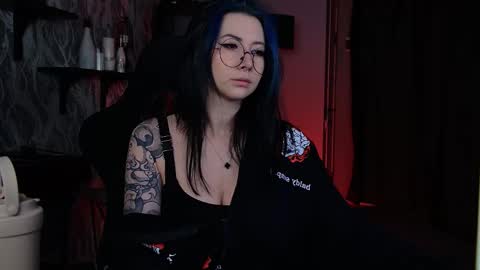 Snapshot of wesleegray chatting on 12-15-25, 01:10 little girl who is always rightLisa online show from 12-15-25, 01:10