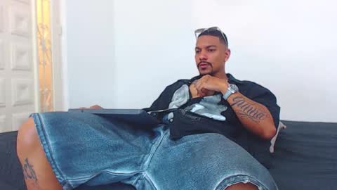 Wesley Rogger online show from 10-26-25, 05:19