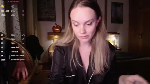 Lana online show from 10-27-25, 08:13