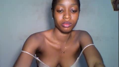 Snapshot of wet_pussy200 chatting on 10-25-25, 08:03 Bella online show from 10-25-25, 08:03
