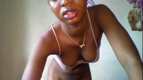 Snapshot of wet_pussy200 chatting on 10-26-25, 08:09 Bella online show from 10-26-25, 08:09