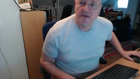 WeTwo online show from 11-16-25, 11:49