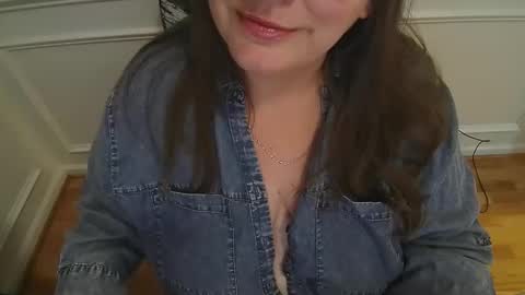 Snapshot of wetwordsonly chatting on 12-18-25, 05:19 WetWordsOnly online show from 12-18-25, 05:19