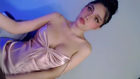 Snapshot of what_the_fuckxx chatting on 01-28-25, 01:29 kiara online show from 01-28-25, 01:29