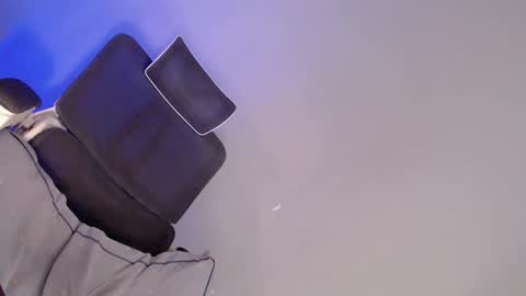 Snapshot of what_the_fuckxx chatting on 02-23-25, 12:41 kiara online show from 02-23-25, 12:41