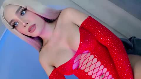 Snapshot of what_the_fuckxx chatting on 03-01-25, 05:42 kiara online show from 03-01-25, 05:42