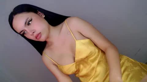 Snapshot of what_the_fuckxx chatting on 02-25-26, 07:18 kiara online show from 02-25-26, 07:18