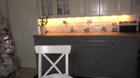 Snapshot of whats_her_name chatting on 12-04-24, 03:59 Victoria Maria online show from 12-04-24, 03:59