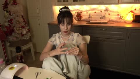 Snapshot of whats_her_name chatting on 12-31-24, 08:56 Victoria Maria online show from 12-31-24, 08:56