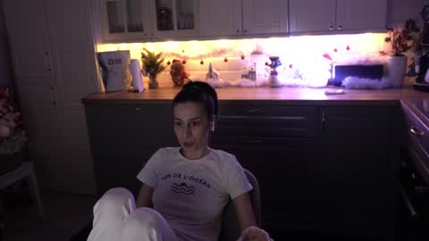 Snapshot of whats_her_name chatting on 01-05-25, 05:20 Victoria Maria online show from 01-05-25, 05:20