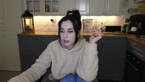 Snapshot of whats_her_name chatting on 01-11-25, 09:57 Victoria Maria online show from 01-11-25, 09:57