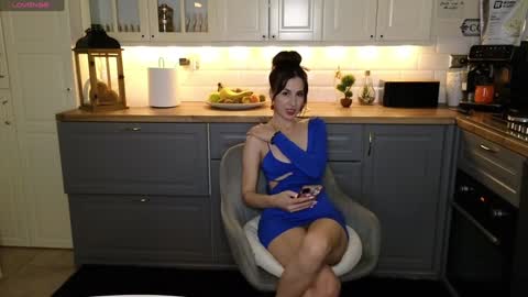 Snapshot of whats_her_name chatting on 01-13-25, 10:14 Victoria Maria online show from 01-13-25, 10:14