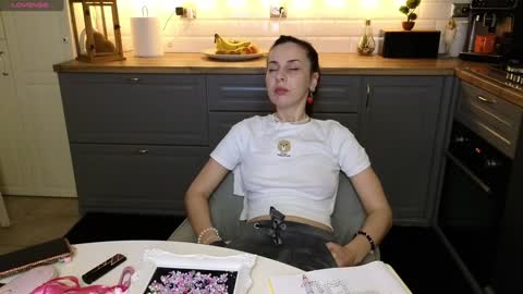 Snapshot of whats_her_name chatting on 01-13-25, 05:12 Victoria Maria online show from 01-13-25, 05:12