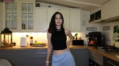 Snapshot of whats_her_name chatting on 01-14-25, 04:40 Victoria Maria online show from 01-14-25, 04:40