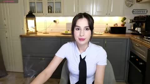 Snapshot of whats_her_name chatting on 02-11-25, 09:14 Victoria Maria online show from 02-11-25, 09:14