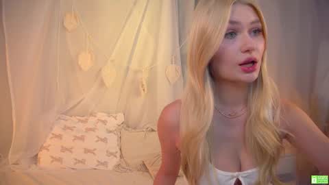 Snapshot of white_godness chatting on 02-16-25, 02:43 Chloe NEXT STREAM - 1 december online show from 02-16-25, 02:43