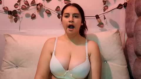 Snapshot of white_queen_1 chatting on 12-15-25, 09:30 Sofa Lpez online show from 12-15-25, 09:30