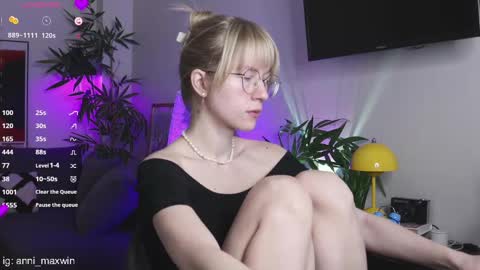 Snapshot of whiteanni chatting on 02-06-25, 01:38 Anita online show from 02-06-25, 01:38
