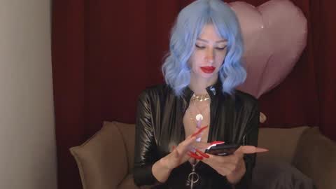 White Queen online show from 01-26-25, 06:27