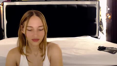 Snapshot of whitesun_01 chatting on 12-22-24, 04:17 WhiteSun online show from 12-22-24, 04:17