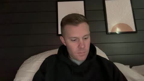 Snapshot of whoops1017 chatting on 12-19-25, 04:58 whoops1017 online show from 12-19-25, 04:58