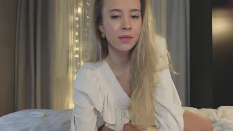 Snapshot of why_____not chatting on 12-06-24, 10:30 Alice online show from 12-06-24, 10:30