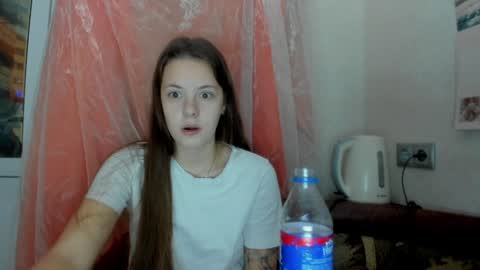 Snapshot of why_again_me chatting on 12-21-24, 06:34 Veronica online show from 12-21-24, 06:34