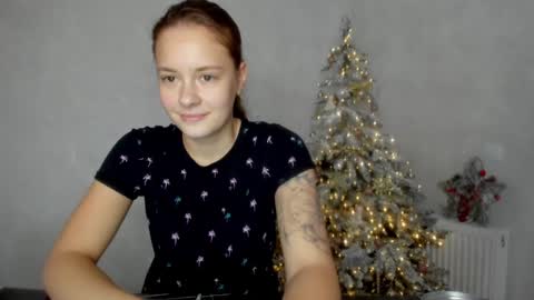 Snapshot of why_again_me chatting on 12-28-24, 08:36 Veronica online show from 12-28-24, 08:36