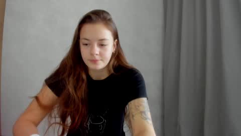 Snapshot of why_again_me chatting on 01-18-25, 10:28 Veronica online show from 01-18-25, 10:28