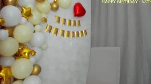 Snapshot of why_again_me chatting on 01-20-25, 05:48 Veronica online show from 01-20-25, 05:48