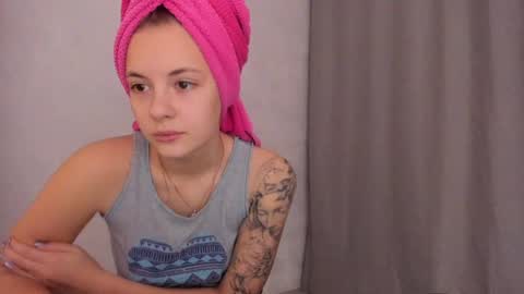 Snapshot of why_again_me chatting on 01-23-25, 04:59 Veronica online show from 01-23-25, 04:59