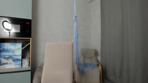 Snapshot of why_again_me chatting on 10-12-25, 06:18 Veronica online show from 10-12-25, 06:18