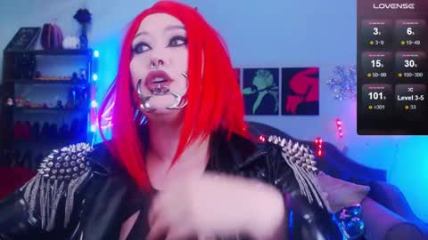 Snapshot of wickedxqueen chatting on 12-23-24, 05:49 Laura  online show from 12-23-24, 05:49