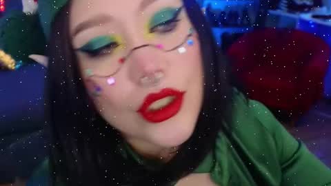 Snapshot of wickedxqueen chatting on 12-25-24, 04:22 Laura  online show from 12-25-24, 04:22