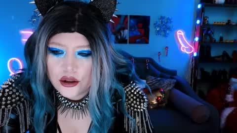 Snapshot of wickedxqueen chatting on 12-28-24, 11:05 Laura  online show from 12-28-24, 11:05
