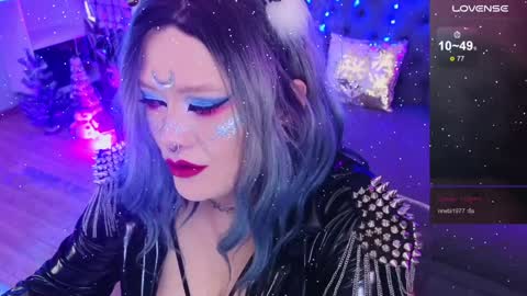 Snapshot of wickedxqueen chatting on 01-01-25, 12:11 Laura  online show from 01-01-25, 12:11