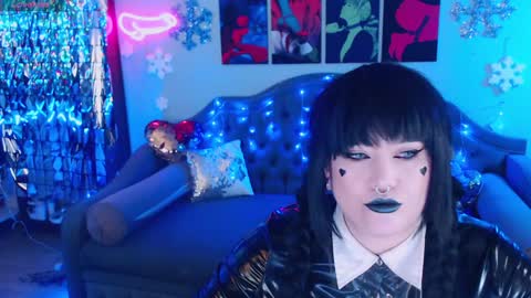 Snapshot of wickedxqueen chatting on 01-07-25, 09:57 Laura  online show from 01-07-25, 09:57