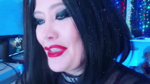 Snapshot of wickedxqueen chatting on 01-12-25, 04:42 Laura  online show from 01-12-25, 04:42