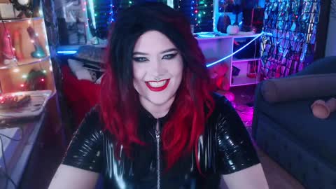 Snapshot of wickedxqueen chatting on 01-19-25, 11:12 Laura  online show from 01-19-25, 11:12